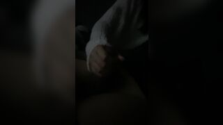 열심히 대딸해주는 여자친구