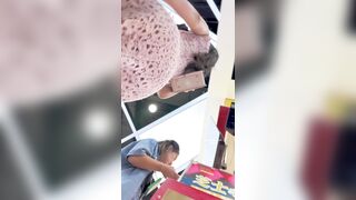 【KFC】镂空裙少妇逛街买奶茶。白色内内低角度前后CD ipcam 1