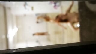 希少【大学トイレ】女子大生の公衆トイレ入浴を命がけで盗撮 5V ipcam (1)