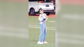 가슴 튕기기