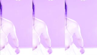 이런 이쁜애는 왜 젖가슴을 내놓는걸까