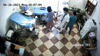 【大神整理合集】妇科诊所阴道检查+医生针管捅阴道+B超+脓胸术+处女膜修复术+无良医生猥亵麻醉美女摸奶二指禅捅逼+用鸡巴合照279V ipcam 2 (6)
