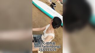 【注目の胸チラ】ビーチの市場で隠し撮り、下着を着けていない若い女性多数！ 74V ipcam (7)