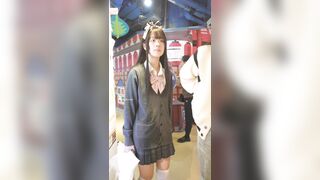 制服JK可愛い小学生の女の子…真似をされるように前かがみになって…商品を選んで対面撮影される ipcam 1