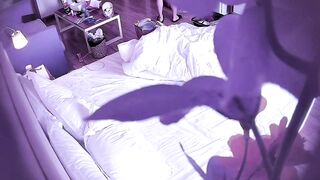 ホテルの現実❤️魅力的な若い女性とタトゥーの強い男性のセックスパートナーは、短いセックスの前に一晩中インクを塗ります ipcam