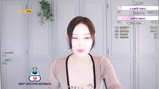 플렉스 유리_방종 후 대기 낙서얼굴 지우고 머리핀 풀때 꼭지노출