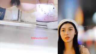 最新流出❤️極上トイレ撮影新シリーズ❤️高価値女神のおしっこ正面撮影フラッシュライトフィルライトでHD接写美女が雲のように眩しい ipcam (10)