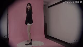 素人パンチラ in 個人撮影会 vol.123 ギリギリ！変態パンティー主婦あや「わーっビンビン♪ すごーい♡」 ipcam (1)