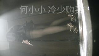 重磅厕拍 酒吧卫生间黑丝小骚货和小伙躲里面亲嘴 后入2V[某房原版] ipcam (2)