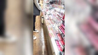 【街中の胸チラ激写vol.6】胸元全開の貧乳おエネさん。乳首丸見えでした ipcam