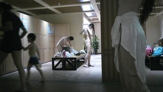 【全網独占原画】ウォーターパーク美女たちが着替えてお風呂に入る㊙️透かしなし原画シリーズ【シーズン1】10V ipcam (1)