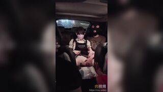 大雞巴小哥一直在後座模我司機都看清光 在老公旁邊被操 三歲小寶寶 china