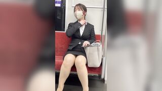 OL盗撮日記15　大きなカバンで隠しつつこちらにこれでもかとPを見せつけてくる激カワOLを電車内で盗撮【※完全主観28分超撮影】 ipcam