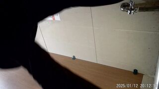 【全景厕拍】高清全景酒吧 cosplay小姐姐换衣服25V[某房原版] ipcam (7)