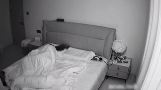 【核弹来袭家庭摄像头】小娇妻扒开骚逼不知道在看什么[某房原版] ipcam (4)
