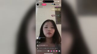 실시간 틱톡 라방에서 5천원 받고 가슴까는 애