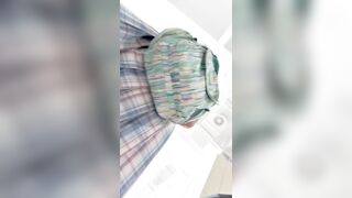 【KFC】JK制服、肉感ストッキングの女子高生、白髪丸出しの子持ち若妻の2枚組【とある部屋オリジナル版】 ipcam (1)