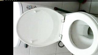 原文❤️塾の先生がトイレにカメラを隠して、女子生徒がトイレに行く様子をこっそり撮影していた。事件後、女子生徒はそれを信じず、先生はとても ipcam (1)
