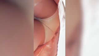 【KFC】ピンクのロングスカートをはいた女子学生さんが一人で買い物中。黄色の内側HD CD ipcam