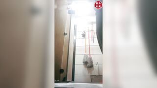 トイレショットの最高のコレクションが戻ってきました⭐重い復帰⭐⭐白虎の学生ハイヒールの若い女性がうんちをします ipcam