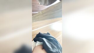 【未公開ですがリクエストにより公開】 【トイレ盗撮】ハイヒールを履いたショートヘアの若い女性と音楽教師と若い女子高生のお尻をほじる ipcam (5)