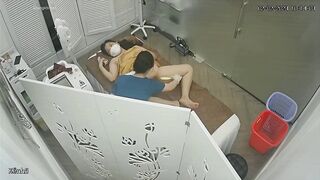 【 破解摄像头】美容院去逼毛美白 黑逼秒变粉嫩一线天 ipcam (2)