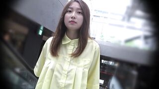 【感動のパイチラボイン】肉厚半ケツ歩行とロケット曲線で魅了するノーブラお姉さん ipcam