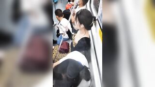 魔手☛外购█经典偷拍《胸拍走光系列》(五) 20V[某房原版] ipcam (1)