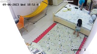 【割れカメラ】家族寮での露出・着替え映像集 ipcam 2 (4)