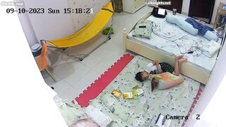 【割れカメラ】家族寮での露出・着替え映像集 ipcam 2 (7)