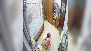 【割れカメラ】家族寮での露出・着替え映像集 ipcam 3 (39)