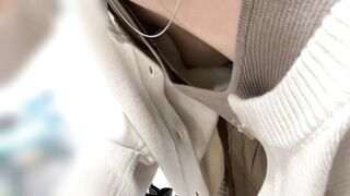 スマホに夢中のお姉さん【胸チラ動画】番外編 ipcam