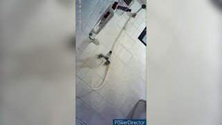 【シャワーを浴びて飲み物を飲む】クラスメイトの平胸女神がシャワー中に流出❤️彼女の2つの繊細な胸はポーチドエッグ2個のようです ipcam