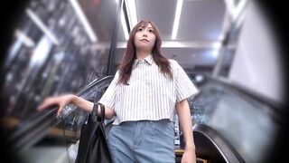 【ジーンズの中の秘密】豊満デカ尻ウェイブとノーブラOPで判明したビンビン美乳首 ipcam