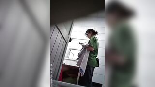 【厕拍】坐便后拍 多位小姐姐撅起屁股撒尿 ipcam 1 (7)