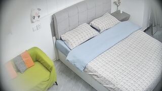 ホテルの隠しカメラ：不良品のセックス玩具を買った貧乏な男が彼女を怒らせ、結局2度もオーラルセックスをしてしまう ipcam
