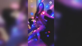 흑인손님은 첨이라며 신난 노래방도우미 korean porn vip