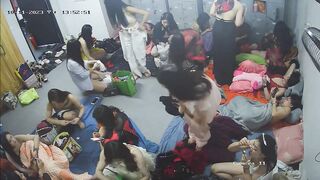 [해킹카메라] 클럽 탈의실 감시 - 핫바디, 미녀들이 곳곳에, 105V [특정 룸의 원본 버전] ipcam (15)