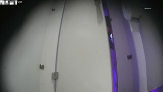 10月にショッピングモールの女子トイレから流出した新写真❤️ JKスカートとメガネ姿の美少女 ipcam