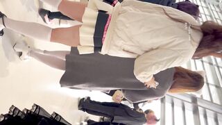 KFCの公式価格は42元。あるコミックコンベンションで、一流メイドがこっそり撮影された。彼女は様々なポーズをとっており、透けた下着が印象 ipcam