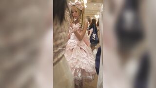 数人の大学生が一緒に買い物に行きました…曲線美のある体型のグレーのロングスカートとタイトな下着 ipcam 2