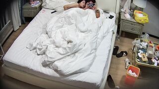 【アパートメントホテル】メイド姿の極上痴女が寝てる彼氏を寝取って勃起させて生挿入セックス【透かしなし自画撮り版】 china ipcam (2)