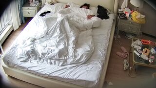 【アパートメントホテル】メイド姿の極上痴女が寝てる彼氏を寝取って勃起させて生挿入セックス【透かしなし自画撮り版】 china ipcam (9)
