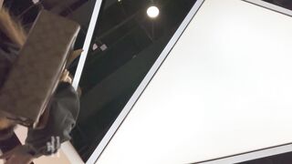 ストーキング＆盗撮❤️ ミニスカートのJK女子高生と彼氏がミルクティーを甘く買いに行く。黒ストッキングとショートソックスがいつもと違う ipcam