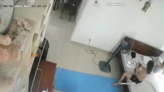 【破解摄像头】奇葩饥渴母女采用同样姿势 摩擦自慰 china ipcam (19)