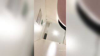 【最高級トイレショット】究極のダンス学生とオフィスビルの痴女たちを公開 - パート4 ipcam