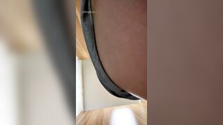 【顶级厕拍】5A写字楼手持厕拍大学生少妇逼下（最美少妇）7人[某房原版] ipcam (1)