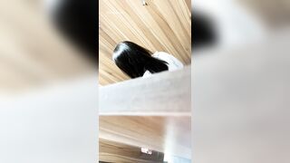 【顶级厕拍】5A写字楼手持厕拍大学生少妇逼下（最美少妇）7人[某房原版] ipcam (7)