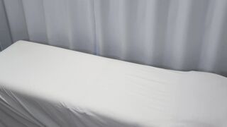 小柄で超有名アイドル患者の心電図検査。身体も透き通るような綺麗な色白美肌に吸盤の跡がついてしまう jav jvip