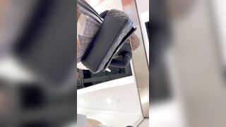 【KFC】短いスカートの美女が服を買う。白い透けた下着で前面の黒い部分が見える ipcam